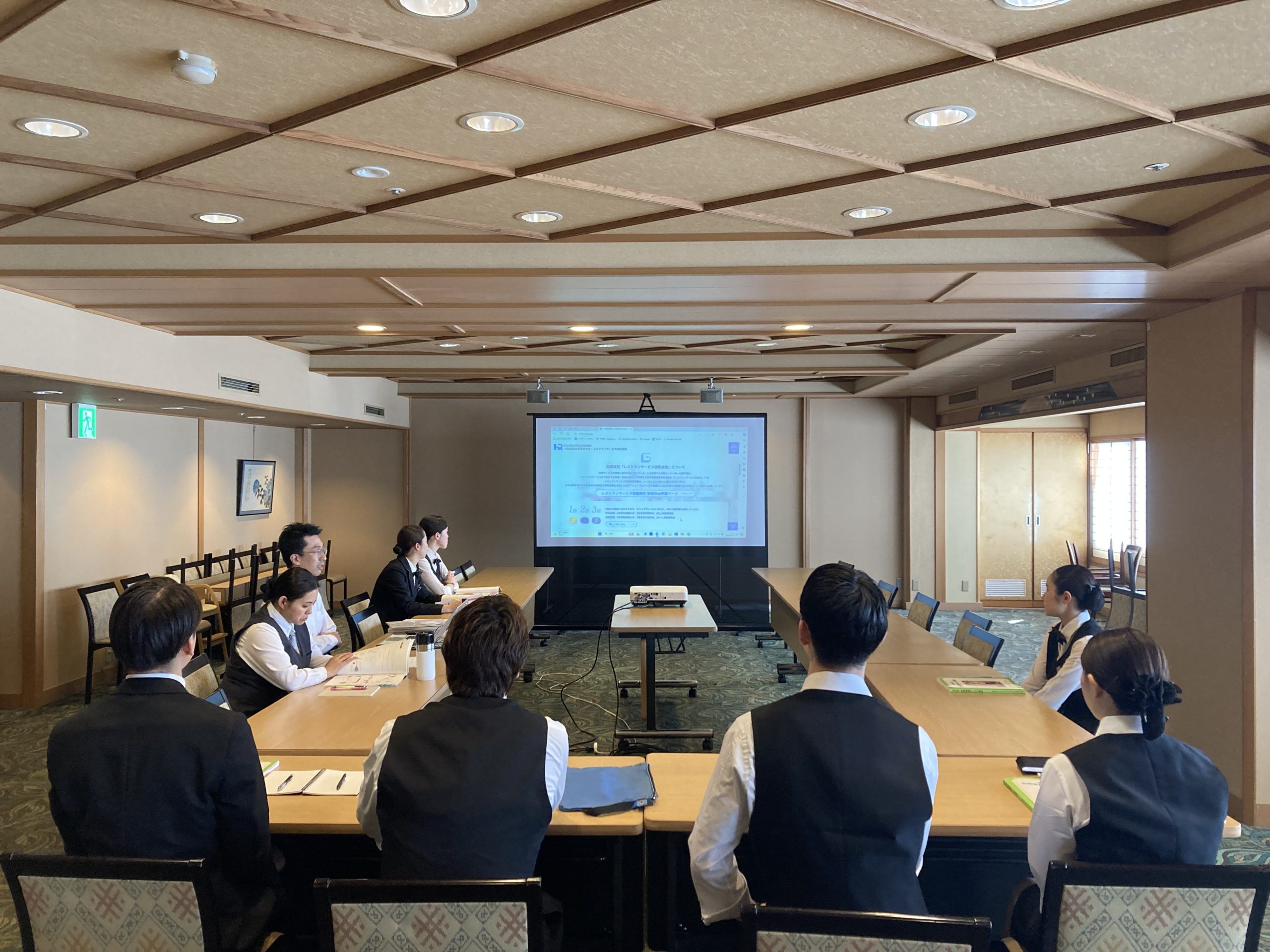 【社内研修】レストランサービス技能検定勉強会開催|静岡｜ホテル・レストラン｜中島屋ホテルズお知らせ