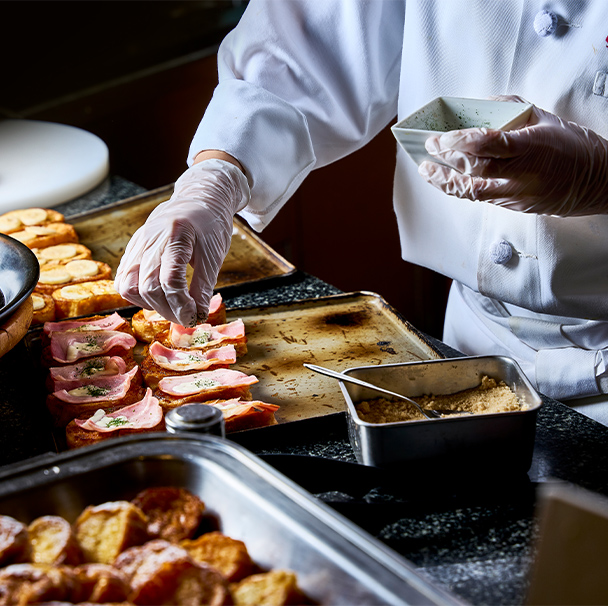 調理風景の画像